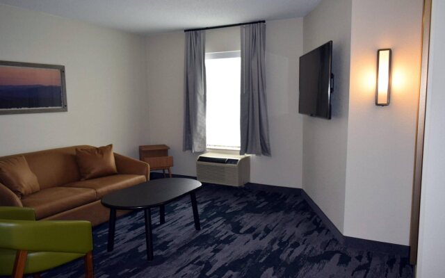 Fairfield Inn and Suites by Marriott Youngstown Austintown