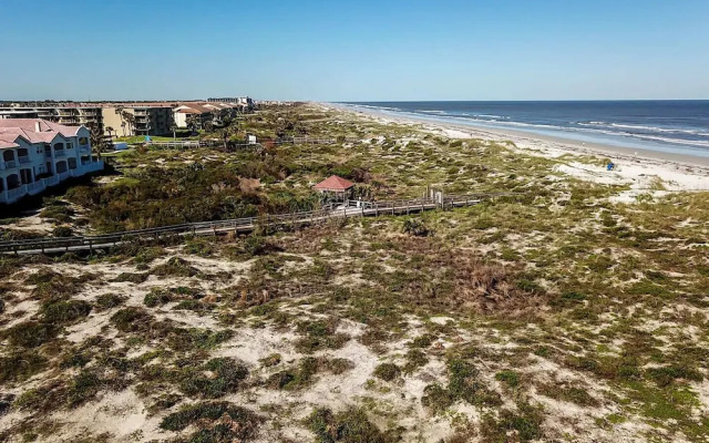 View Ocean & Racquet 8315