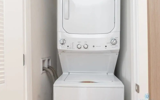 Bayview Luxury: 3BR Pools Oceanfront Amenities