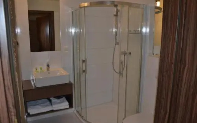 Hotel Pod Dębem