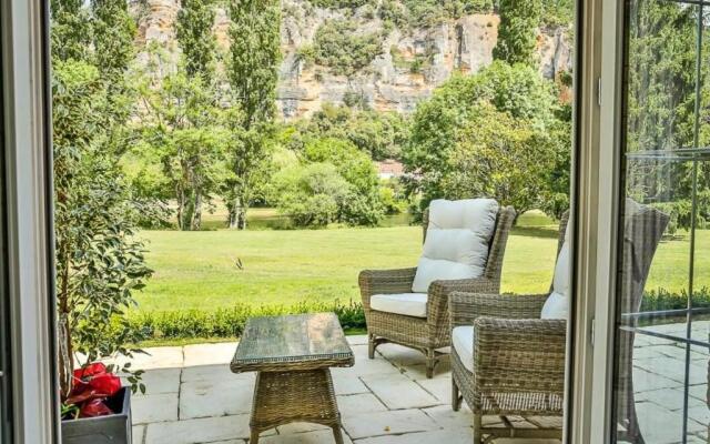 Par la Riviere (Adults Only)