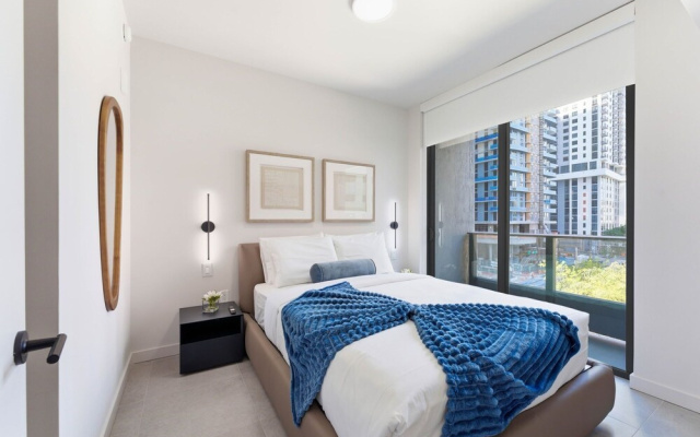 Modern 2BR + Den in Downtown Miami