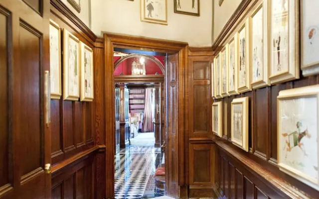 The Milestone Hotel  Apartments
