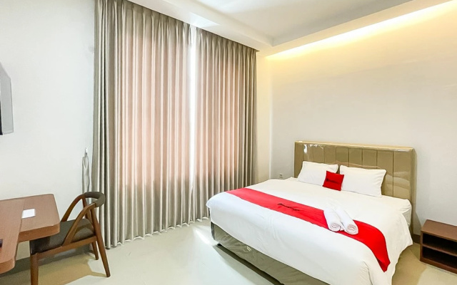 RedDoorz Plus Near Kebun Raya Bogor – Guest Rooms – Bogor