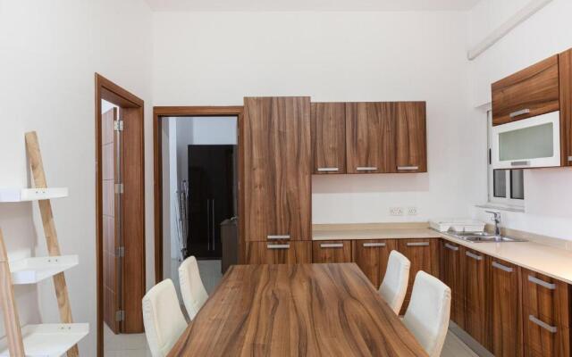 Modern APT next to UNI Skatepark St Julians by 360 Estates