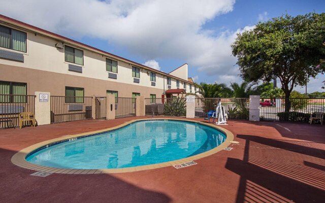 Super 8 by Wyndham New Braunfels I-35