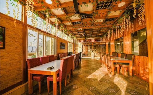 Fabhotel 4 Seasons