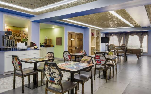 1 Life Studio and Suites