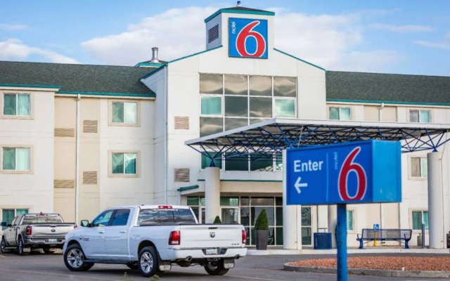 Motel 6 Saskatoon, SK