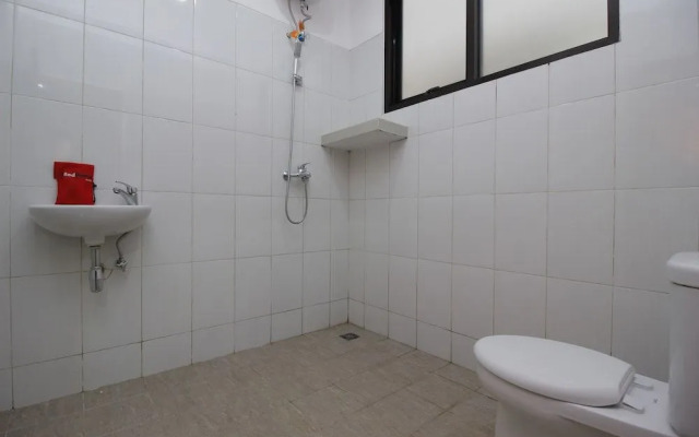 RedDoorz Plus near Ragunan Zoo