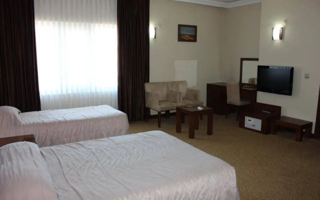 Paluri Hotel