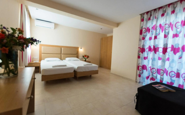 Amaryllis Front Beach Hotel