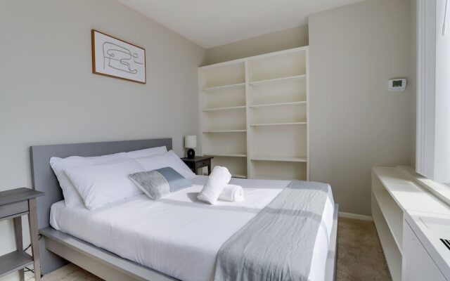 Prime Location Apartment at Crystal City