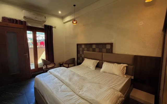 Yes Hotel By The Ganges