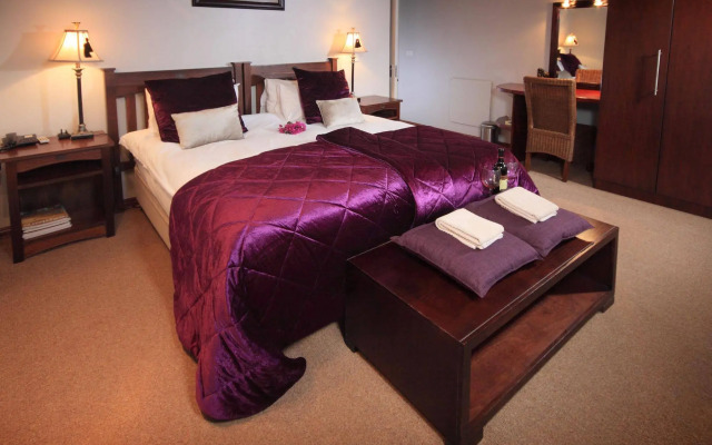 Thatchwood Country Lodge