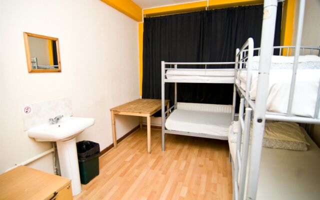Kensal Green Backpackers 1
