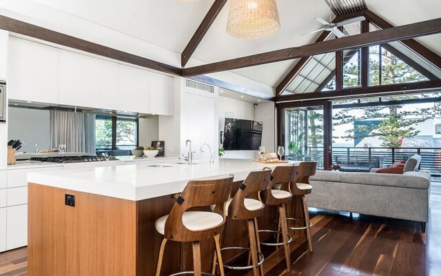 Your Luxury Escape - On The Bay 2