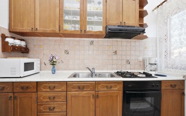 Amazing Home in Zadar With Wifi and 4 Bedrooms