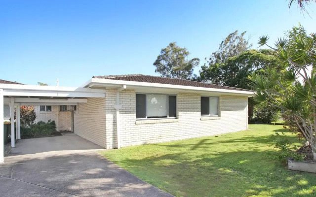 Arlington 1 - Two Bedroom Unit, close to the beach!