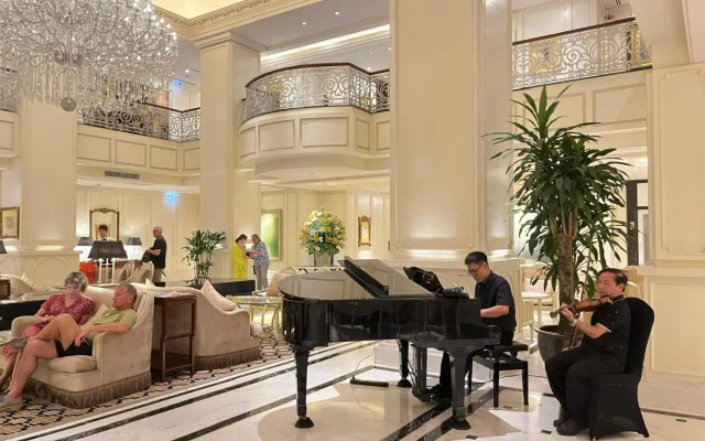 Apricot Hotel