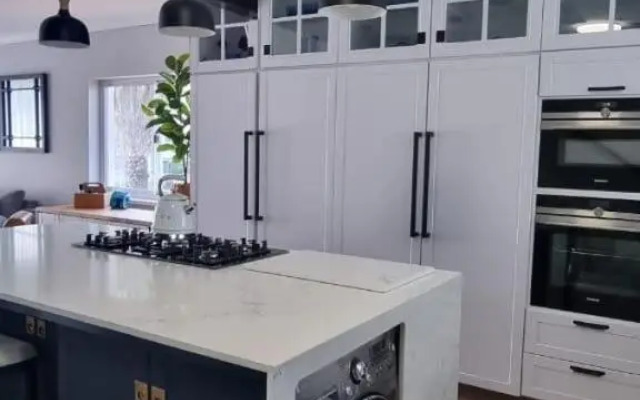 Waterfront New Listng - 8 South Quay -