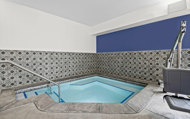 AmericInn by Wyndham International Falls