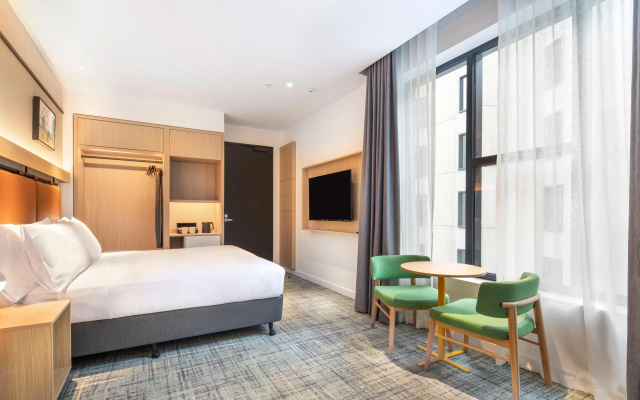 Holiday Inn Melbourne Bourke Street Mall by IHG – Guest Rooms – Melbourne