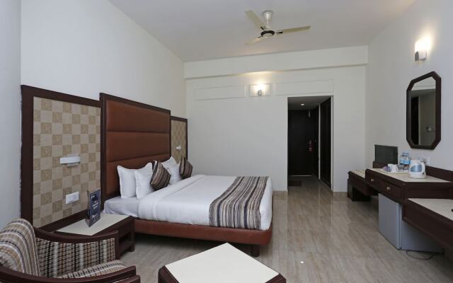 OYO 8078 The Central Palm