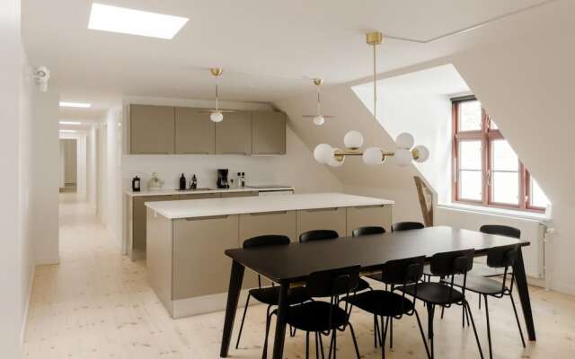★Central Apt · Newly Renovated · Shopping Street★