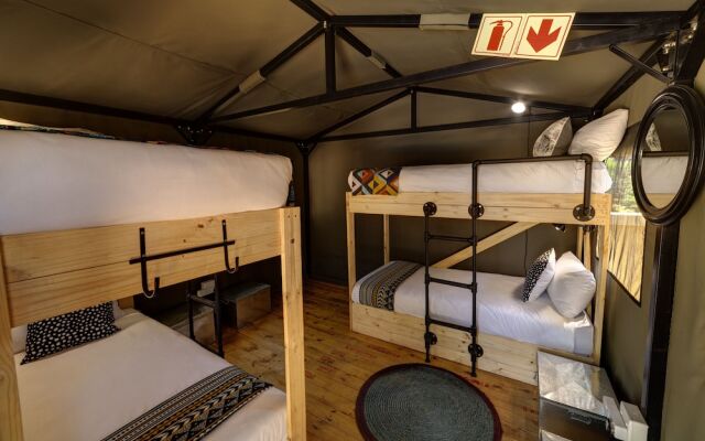 Naankuse Travellers Inn - Hostel