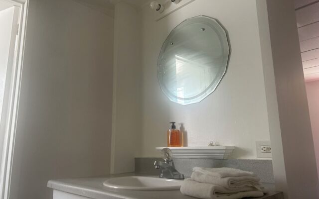 EdgeCliff Inn