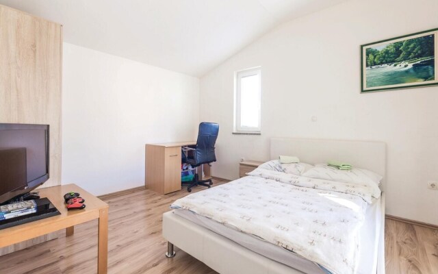 Amazing Home in Jurdani With Wifi and 4 Bedrooms