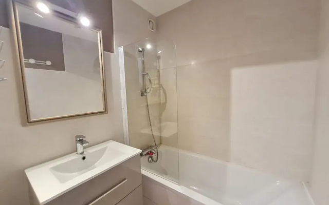 Bright Third-floor Apartment