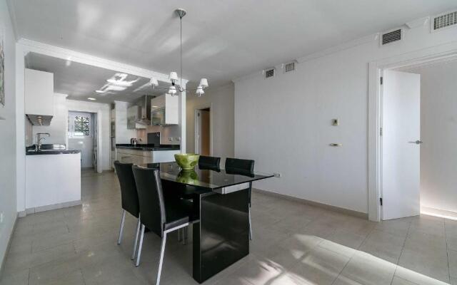 25-Modern Apartment in Paseo Maritimo, Fuengirola!