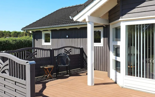 6 Person Holiday Home in Vaeggerlose