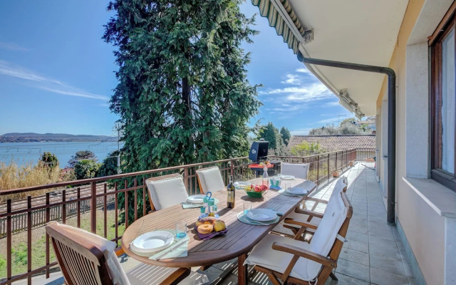 Blooming Villa Cos Lake View