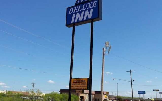 Deluxe Inn Motel