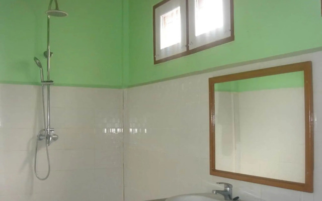 Nanda Wunn Hotel - Hostel