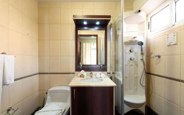 2br2 5BA Townhouse w Pool 3min Walk 2 Eaglebeach