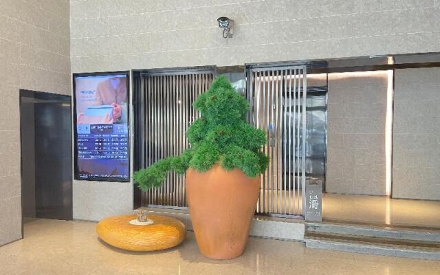 Ji Hotel(Shanghai Nanxiang Ancient Garden Branch)