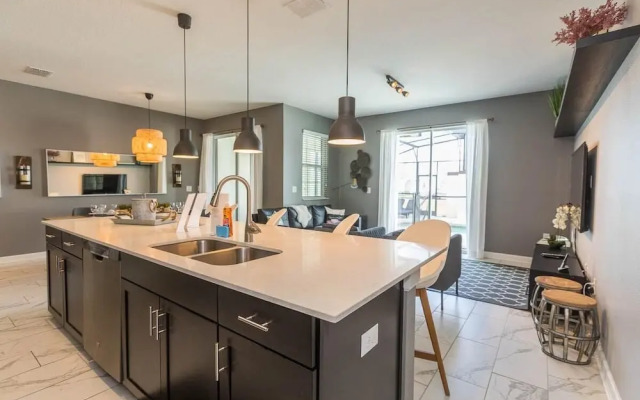 8924 SD - Luxury 4BR Townhome: Private Pool