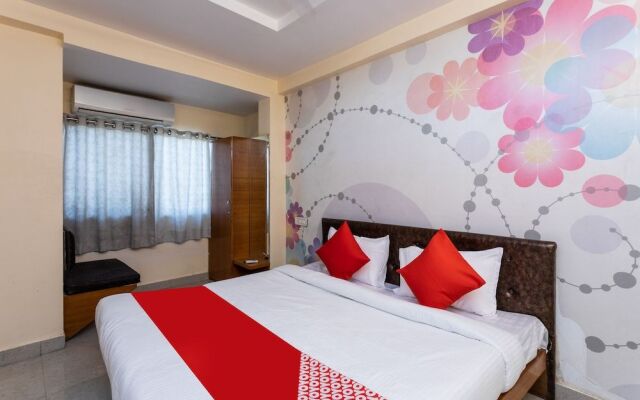 OYO 36211 Hotel Padma Palace