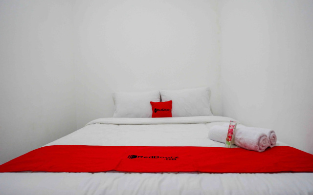 RedDoorz near GOR Jatidiri Semarang