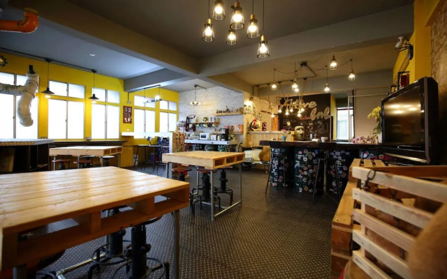 Hive Backpackers