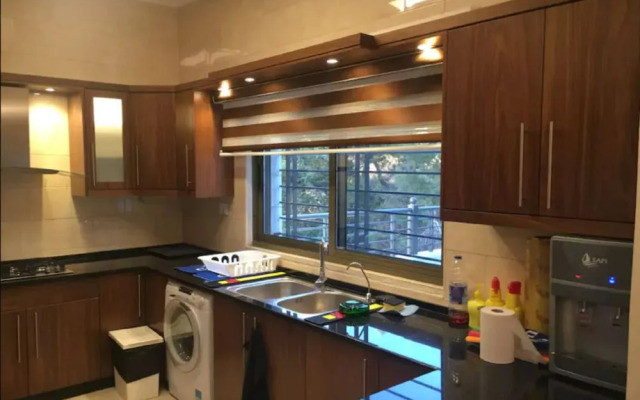 Cozy & Gated Compound