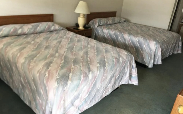 Flag's West Motel