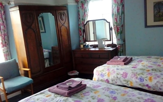 Neuadd Arms Hotel