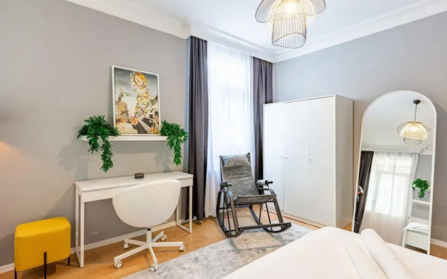 Spacious Apartment on Bagdat Street Kadikoy