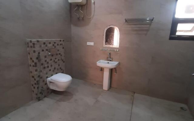 OYO 82834 Krishna Guest House