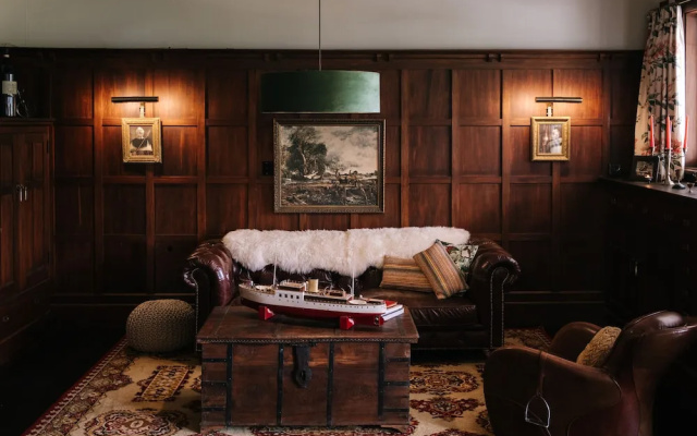 Wallingford Homestead – Lobby – Wallingford